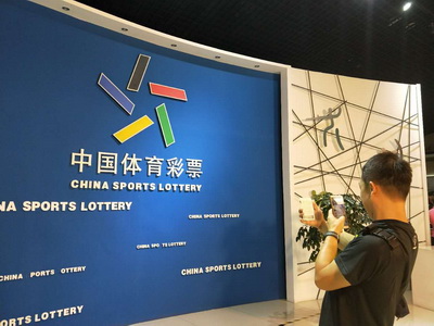 就像一个窗 就像一个窗